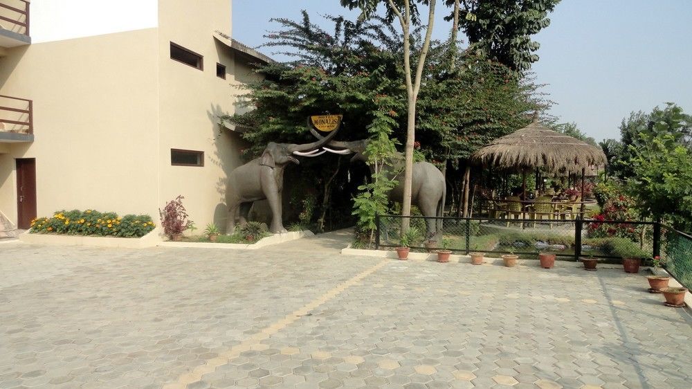 Hotel Monalisa Chitwan Sauraha Exterior foto